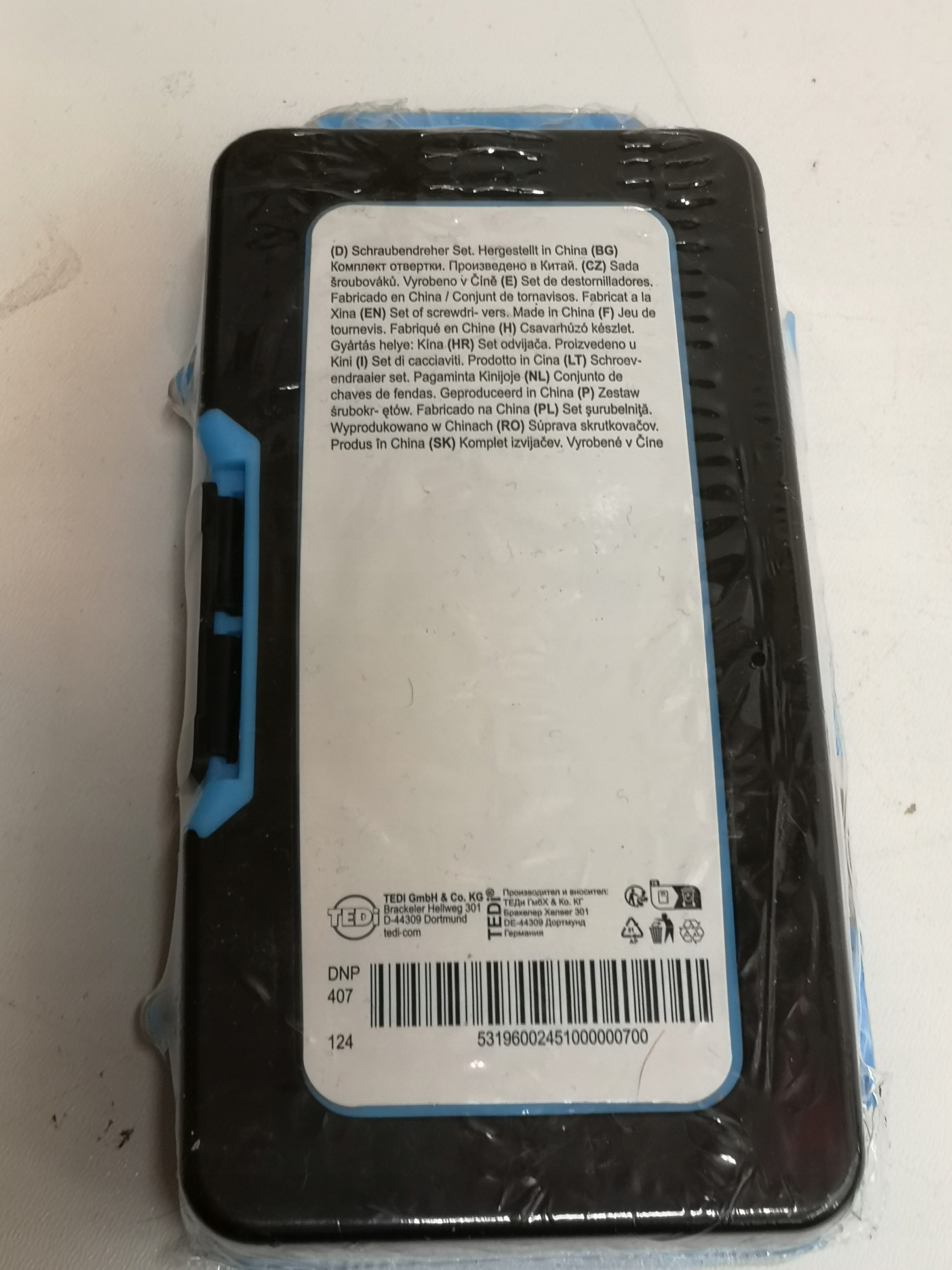 15595918595