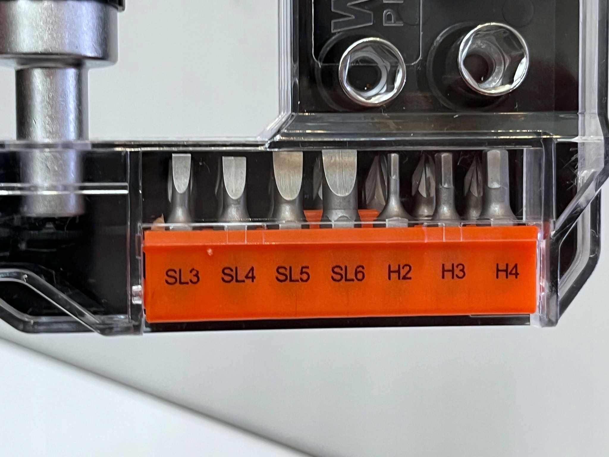 17589198431